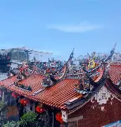 关于闽南鲸鲨队鏖战徽州黑豹队，冰球联赛小胜，替补奇兵立功。中场绞杀压制对手的信息