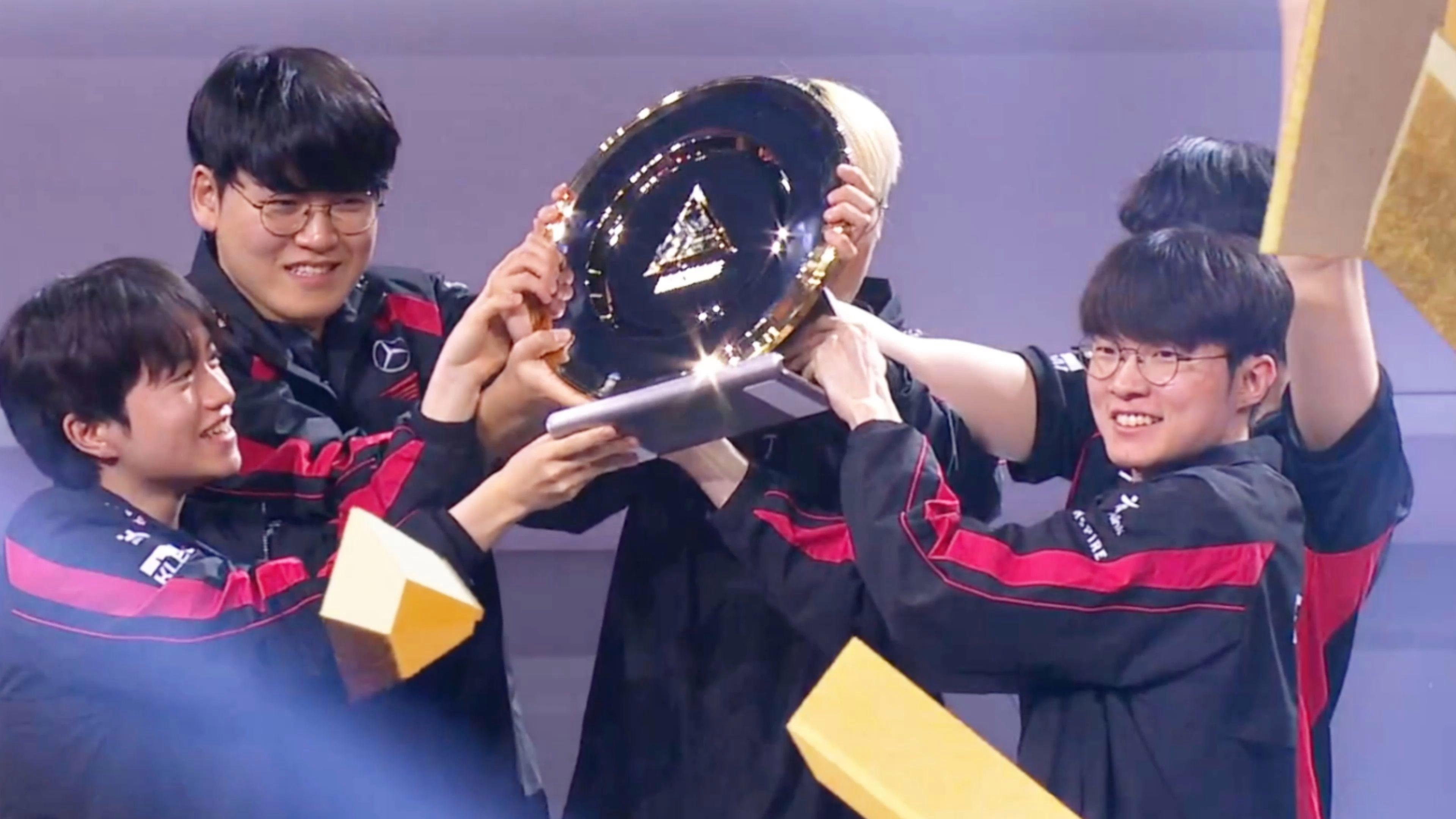 关于Faker重返赛场，重要助攻首场状态出色，巴塞罗那观众沸腾！赛场气氛高涨的信息